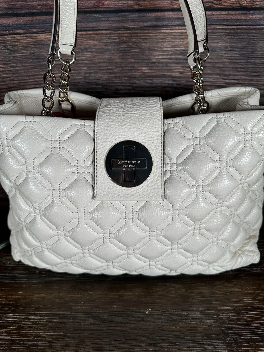 Kate Spade Astor Court Elena shoulder bag in a Cream quilted leather design.